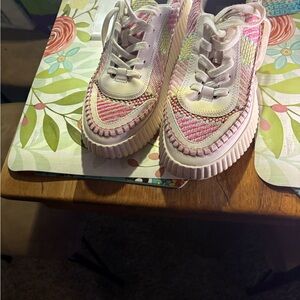 DV by Dolce Vita Pink And white